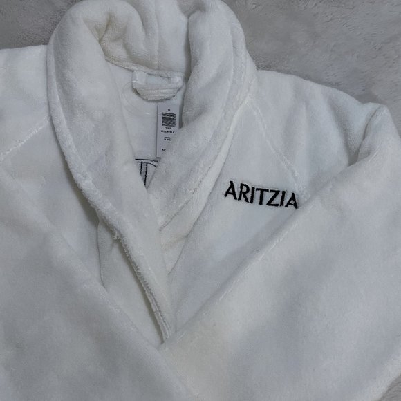 Exclusive Aritzia Bathrobe - Picture 4 of 6